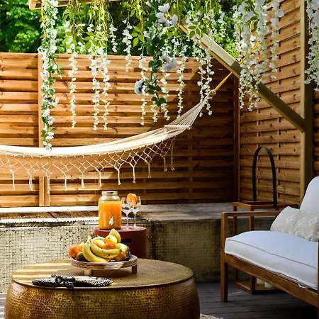The Majestic Garden Apartment Paris